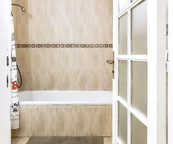 Calle Madrid 아데제